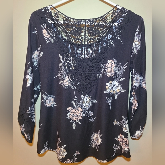 Black floral pullover top with back lace insert - Picture 2 of 4